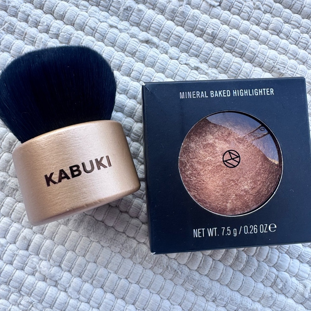 IL MAKIAGE Mineral Baked Highlighter 7.5g + Kabuki Brush New